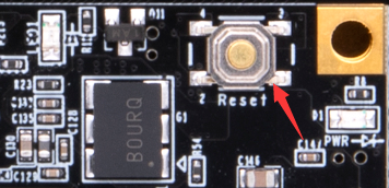 图片中显示了一个复位按键实物图,按键上标有数字“2”和“Reset”,旁边有一个红色箭头指向该按键。该图片位于文档中“复位按键连接示意图”之后,用于直观展示复位按键的实际外观,帮助读者更好地理解其在电路板上的位置和功能。