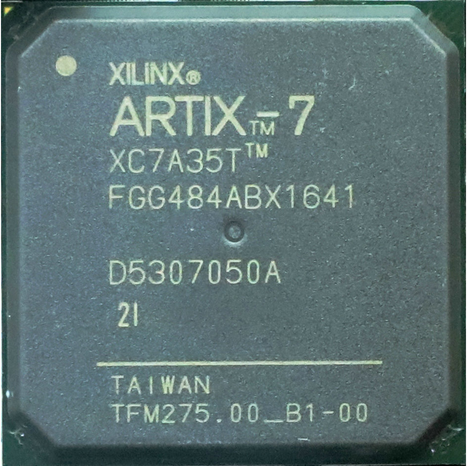 图片显示了一块XILINX ARTIX-7 FPGA芯片，型号为XC7A35T，封装编号为FGG484ABX1641，生产批次为D5307050A，制造于台湾。图片中的芯片正面印有“XILINX”和“ARTIX-7”字样，表明其为XILINX公司生产的FPGA芯片。图片在文档中用于展示FPGA芯片的实物，与上下文中的FPGA芯片参数表相呼应，帮助读者更好地理解FPGA芯片的外观和型号信息。