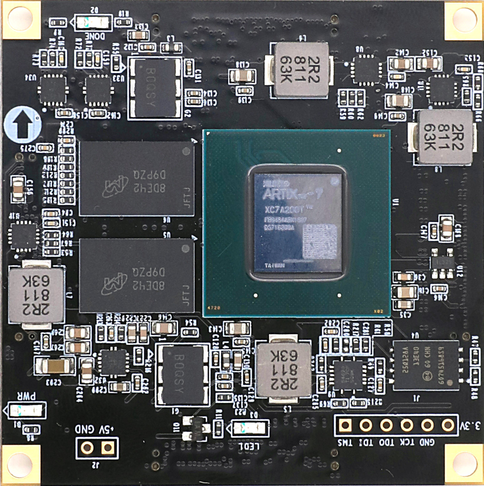 图片内容：图片展示了一块AC7A200核心板的正面，中央为一块蓝色的FPGA芯片，周围分布着多个电子元件，包括电阻、电容和IC芯片。电路板上还标有“ARTIX-7”字样，表明这是Xilinx公司的ARTIX-7系列FPGA芯片。电路板边缘有多个引脚，用于连接外部设备。 图片作用：这张图片是文档中介绍AC7A200核心板时的重要组成部分，通过展示核心板的正面，直观地展示了FPGA芯片及其周边电路的布局，帮助读者更好地理解核心板的功能和结构。