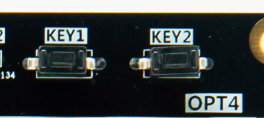图片显示了扩展板上的两个用户按键实物图,按键分别标记为KEY1和KEY2。KEY1连接到FPGA引脚D16,KEY2连接到E16。图片在文档中用于展示按键的实际外观,帮助读者更好地理解按键在扩展板上的布局和连接方式。
