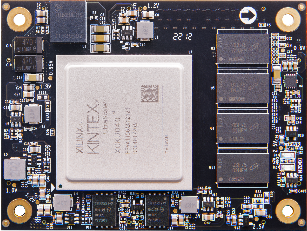图片展示了一块ACKU040核心板的正面,中央为XILINX UltraScale Kintex-7 FPGA芯片,周围分布着多个连接器和芯片,包括DDR4内存条、电源管理芯片等。图片在文档中用于直观展示ACKU040核心板的外观和主要组件,帮助读者更好地理解其结构和功能。