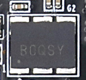 图片中显示了一块125M有源差分晶振的实物图，晶振上标有“BCQSY”字样。图片位于文档中“图2-3-4 125M有源晶振实物图”部分，用于直观展示125M差分有源晶振的实际外观，帮助读者更好地理解其结构和标识。
