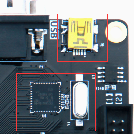 图片展示了USB2.0接口和CY7C68013A收发器的实物图。U6标记为CY7C68013A,J6标记为USB接口。图片中的红色框标注了USB2.0接口和CY7C68013A的位置,帮助读者清晰地识别这两个关键组件。此图在文档中用于直观展示USB2.0接口和CY7C68013A在实际硬件中的布局,与上下文中的电路图和引脚分配说明相呼应,便于读者理解USB2.0部分的硬件连接。