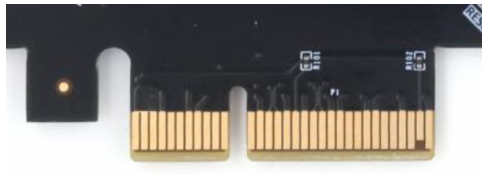 图片内容：图片展示了一个PCIe x2接口的实物图，接口两侧有金色的触点，中间有数字标识“F1”和“F2”，左侧有一个黄色的指示灯。图片在上下文中作用：该图片用于展示PCIe x2接口在扩展板上的实际外观，配合上下文中的设计示意图，帮助读者理解PCIe x2接口的具体结构和布局。